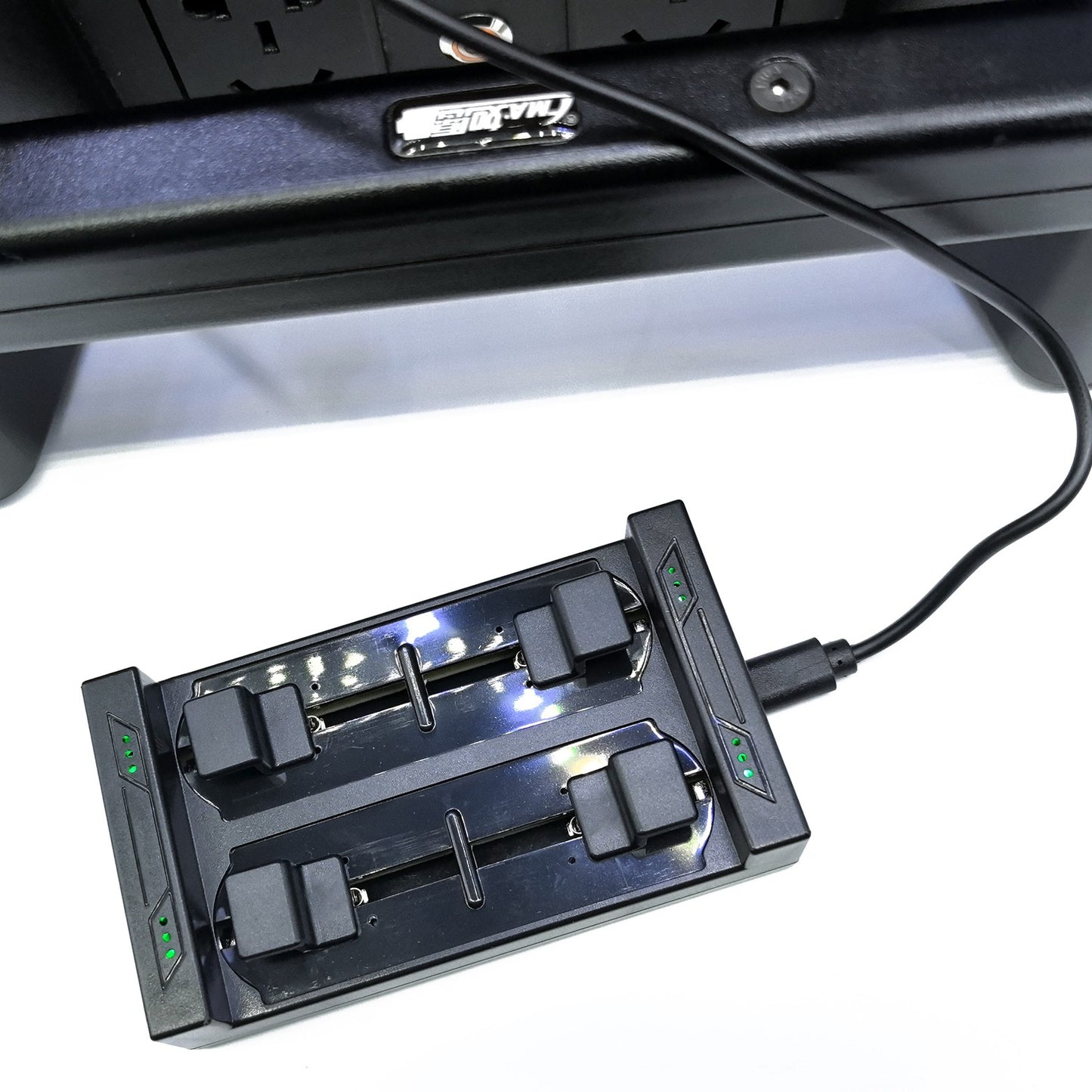 Button rechargeable battery 4 slot charger-LED display status