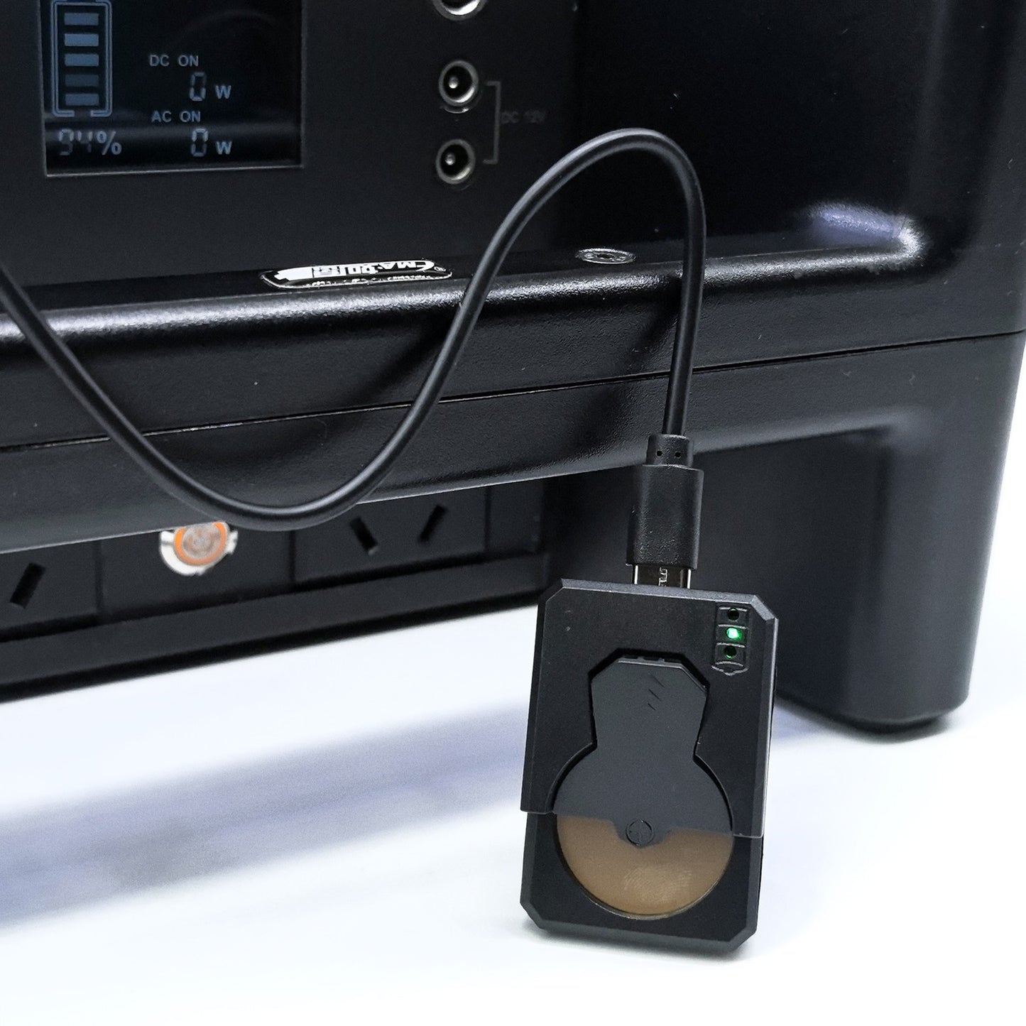 Button Battery Charger-Green light on is power on or fully charged
