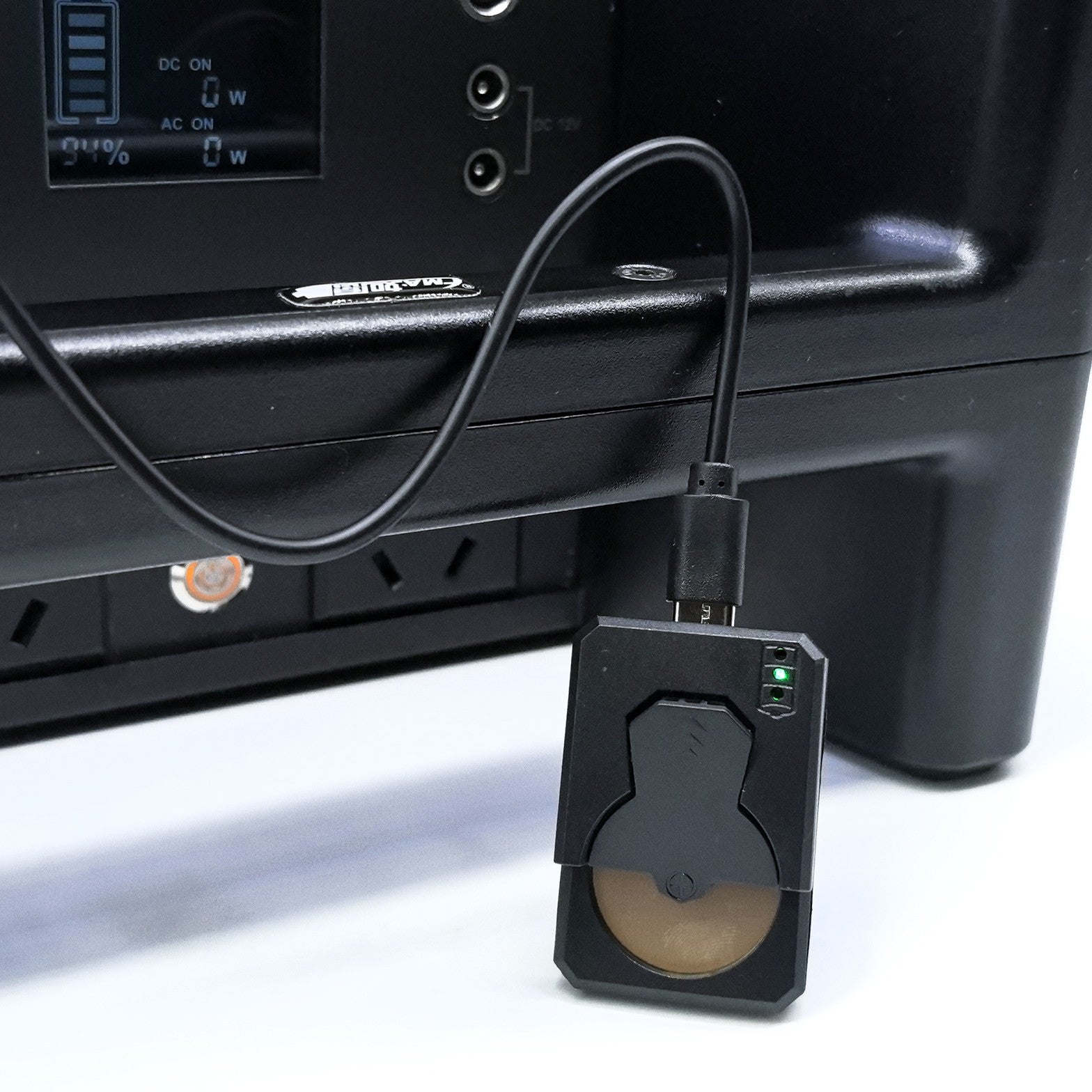 Button Battery Charger-Green light on is power on or fully charged